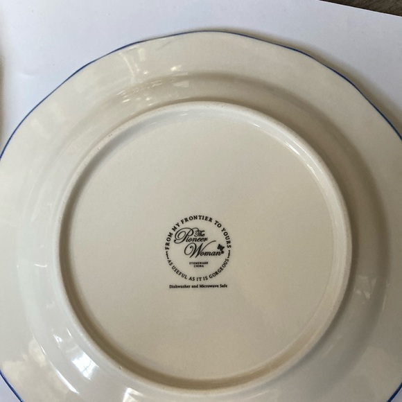 4 Floral Blue and Red Desert Plates Pioneer women - Picture 3 of 4